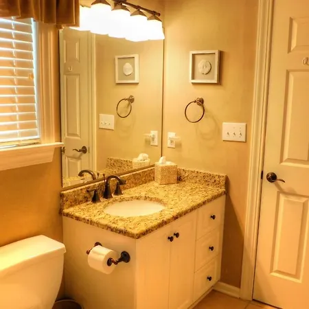 Shore Club Cottage 9684